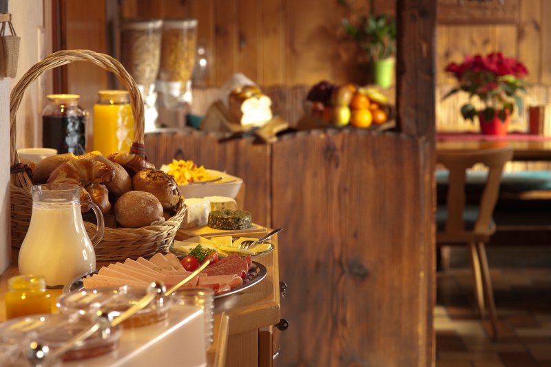 restaurant-SEILLANS-min_breakfast-801827